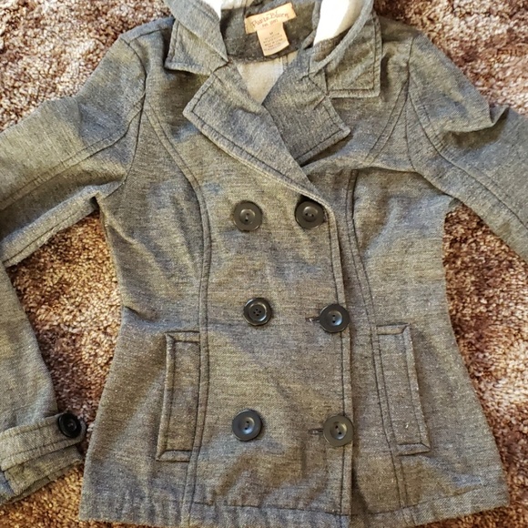 Gray Coat - Picture 2 of 4